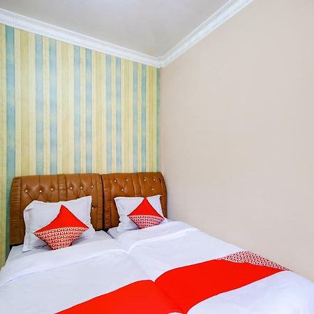Oyo 3389 Sonya Homestay Syariah Tebing Tinggi Exterior foto