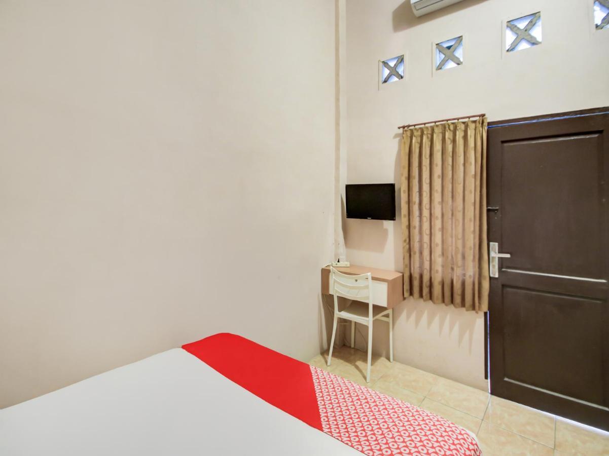 Oyo 3389 Sonya Homestay Syariah Tebing Tinggi Exterior foto