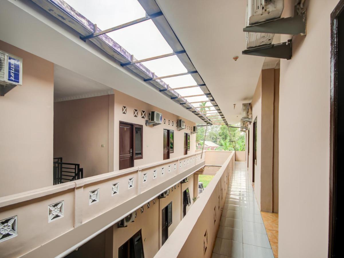 Oyo 3389 Sonya Homestay Syariah Tebing Tinggi Exterior foto