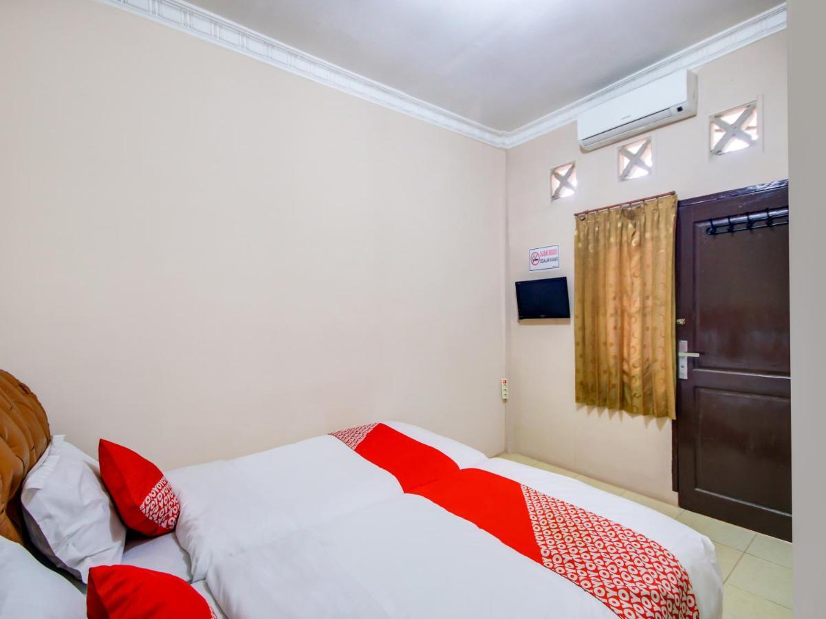Oyo 3389 Sonya Homestay Syariah Tebing Tinggi Exterior foto