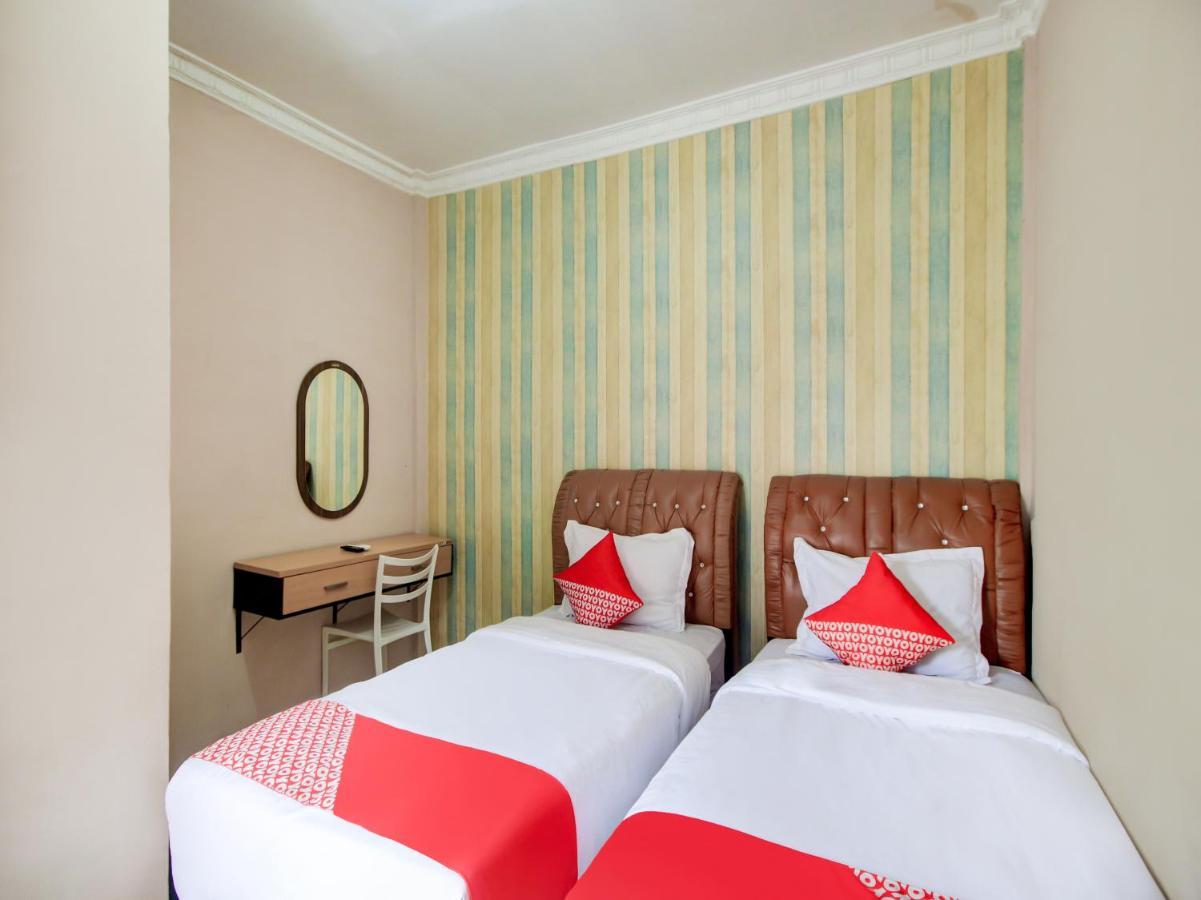 Oyo 3389 Sonya Homestay Syariah Tebing Tinggi Exterior foto
